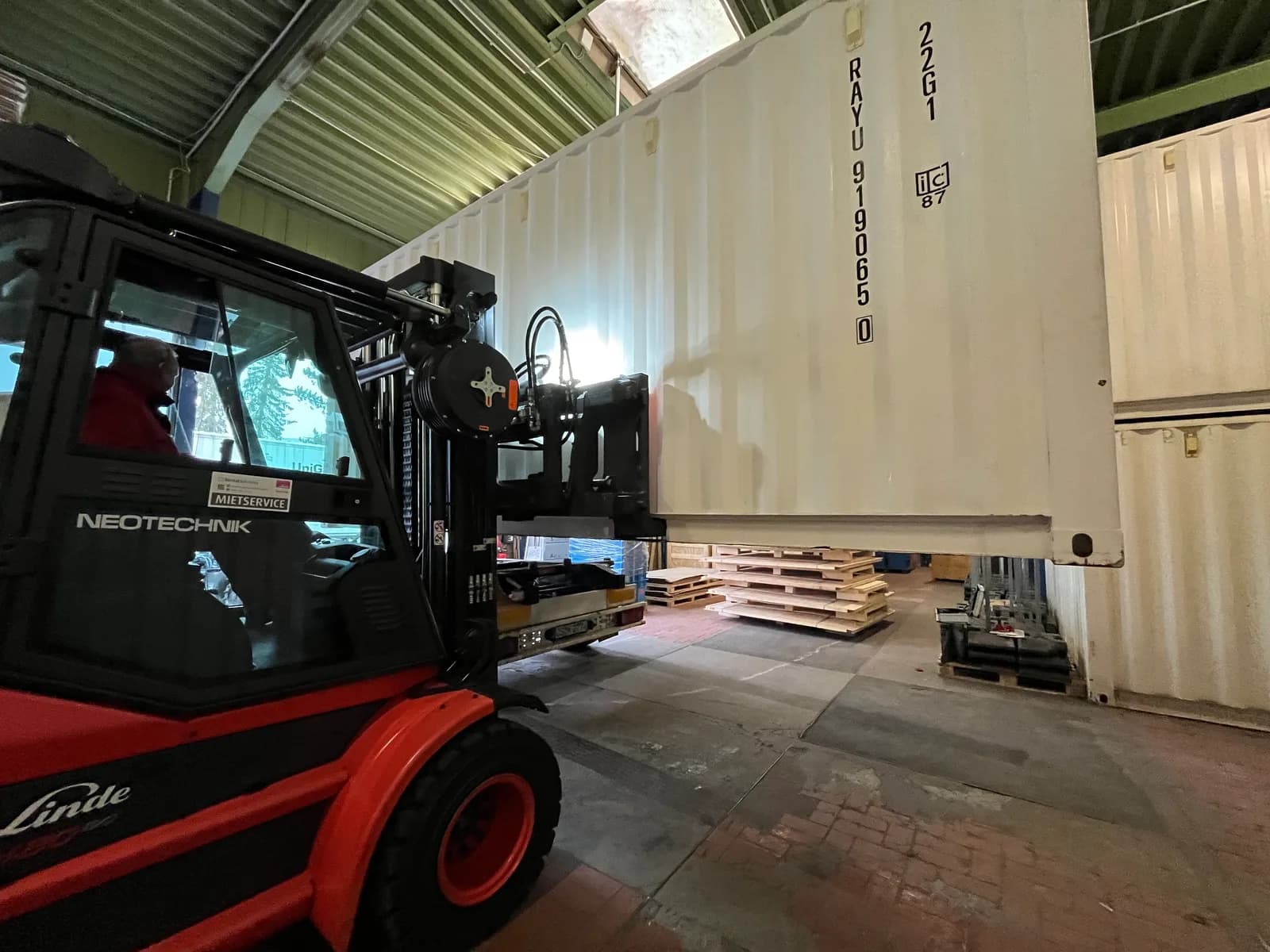 Containerverladung im eigenen Lager
