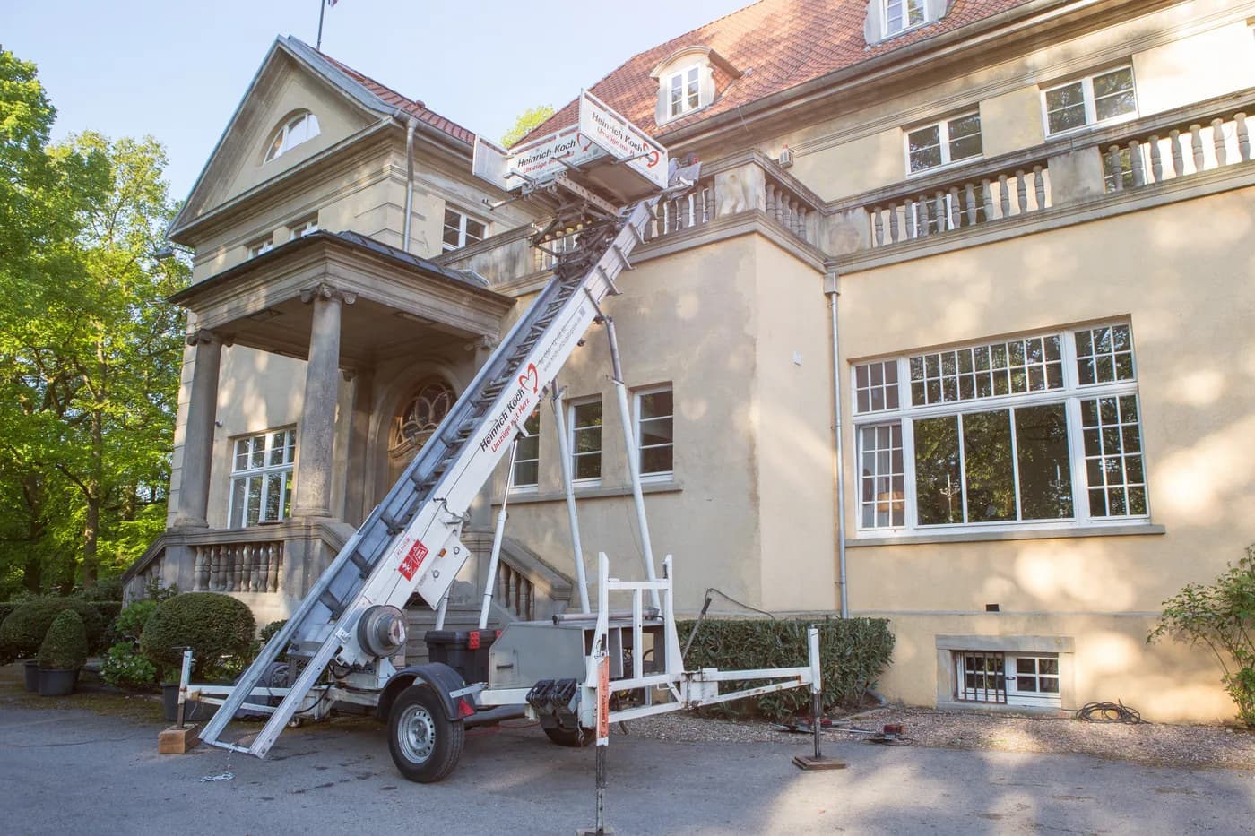 Möbellift an der Altbau-Fassade